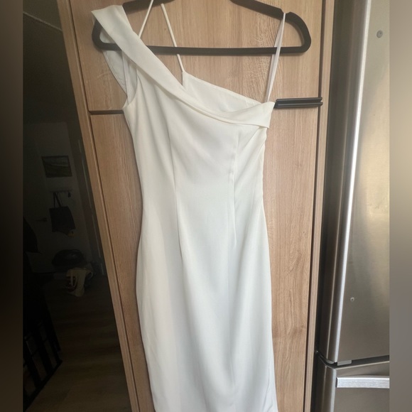 Revolve Superdown Jillian Asymmetric One Shoulder Midi Dress White - Picture 5 of 5